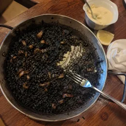 Arroz negro con sepia