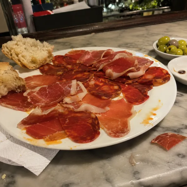 Cured meat plate